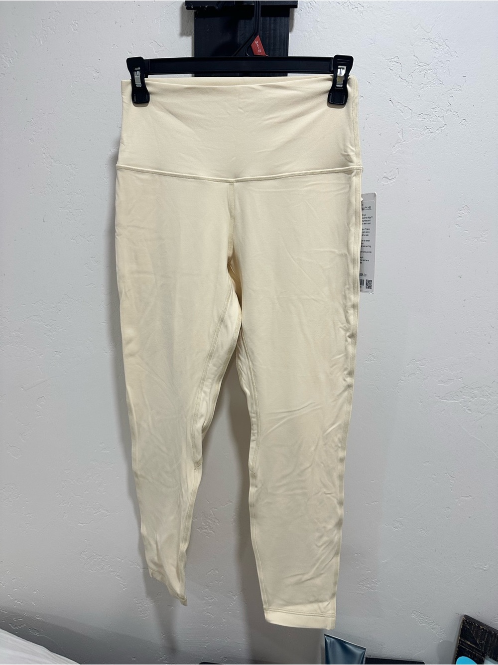 Lululemon aligns butter cream size 8
